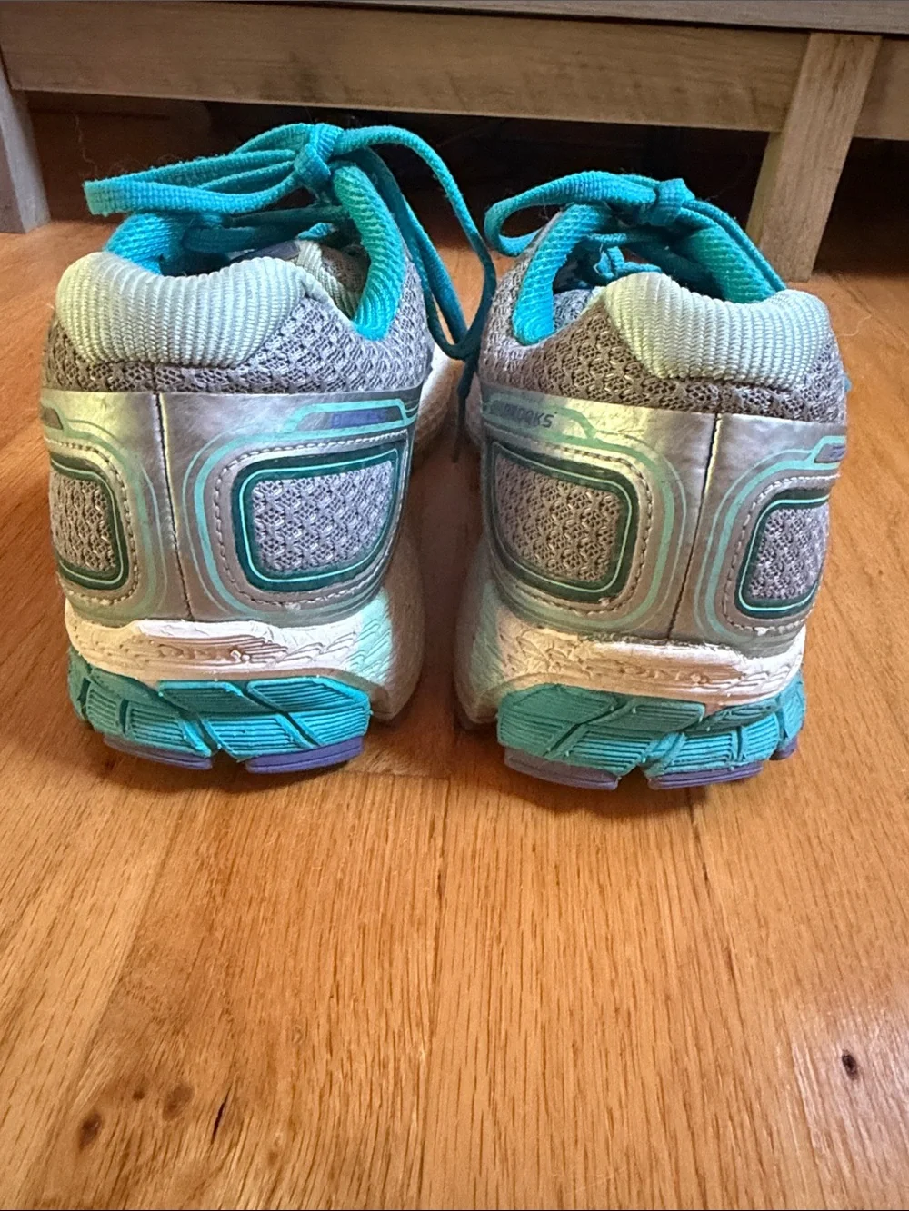 Brooks GTS - Women's Lightweight Running Sneakers - Teal/Gray